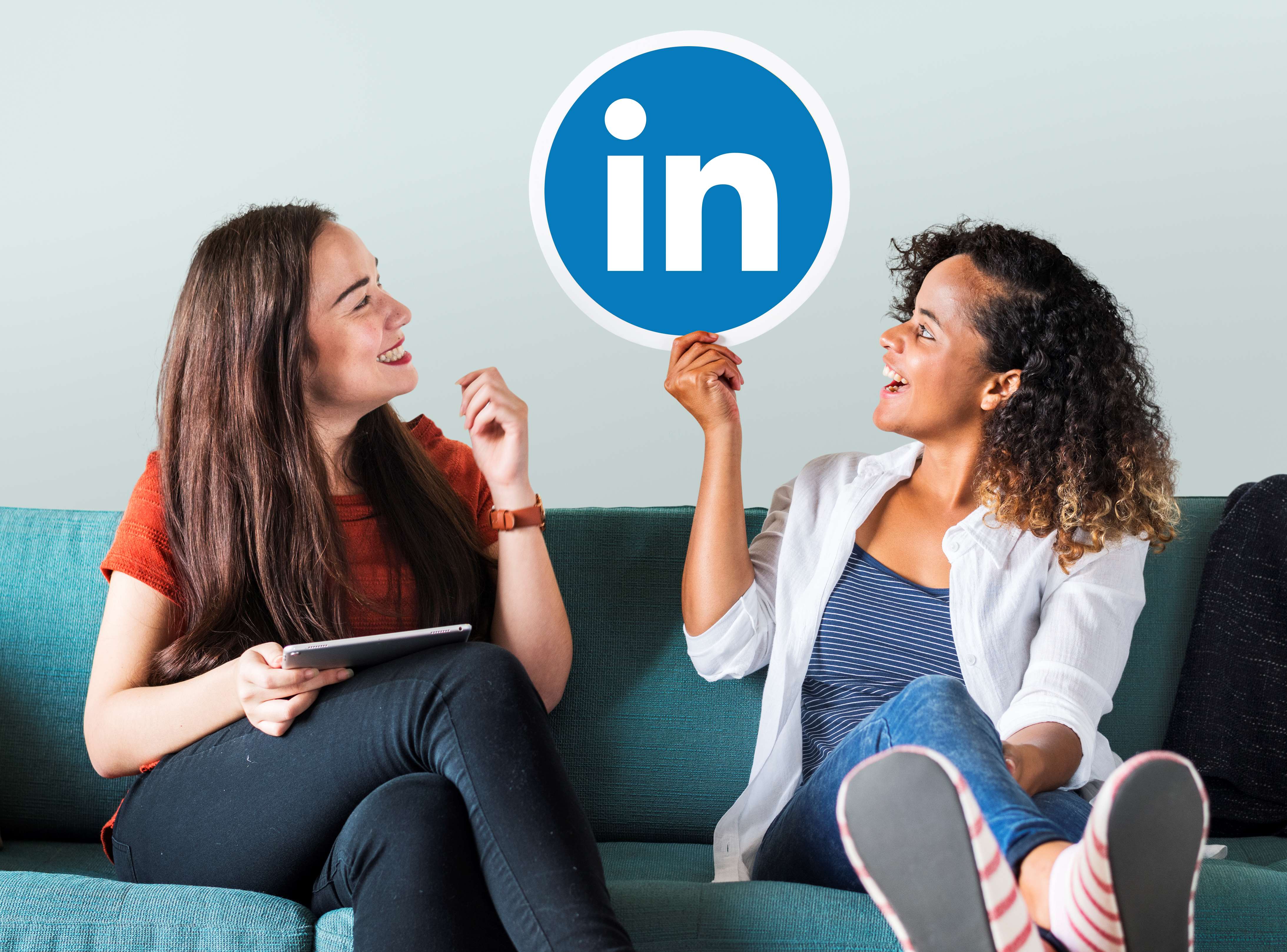 women-holding-linkedin-logo1111.jpg