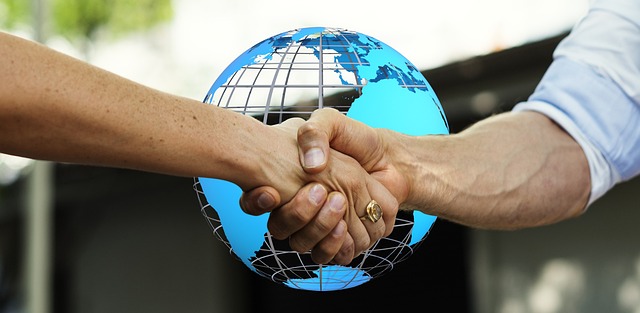 hands-3331229_640.jpg